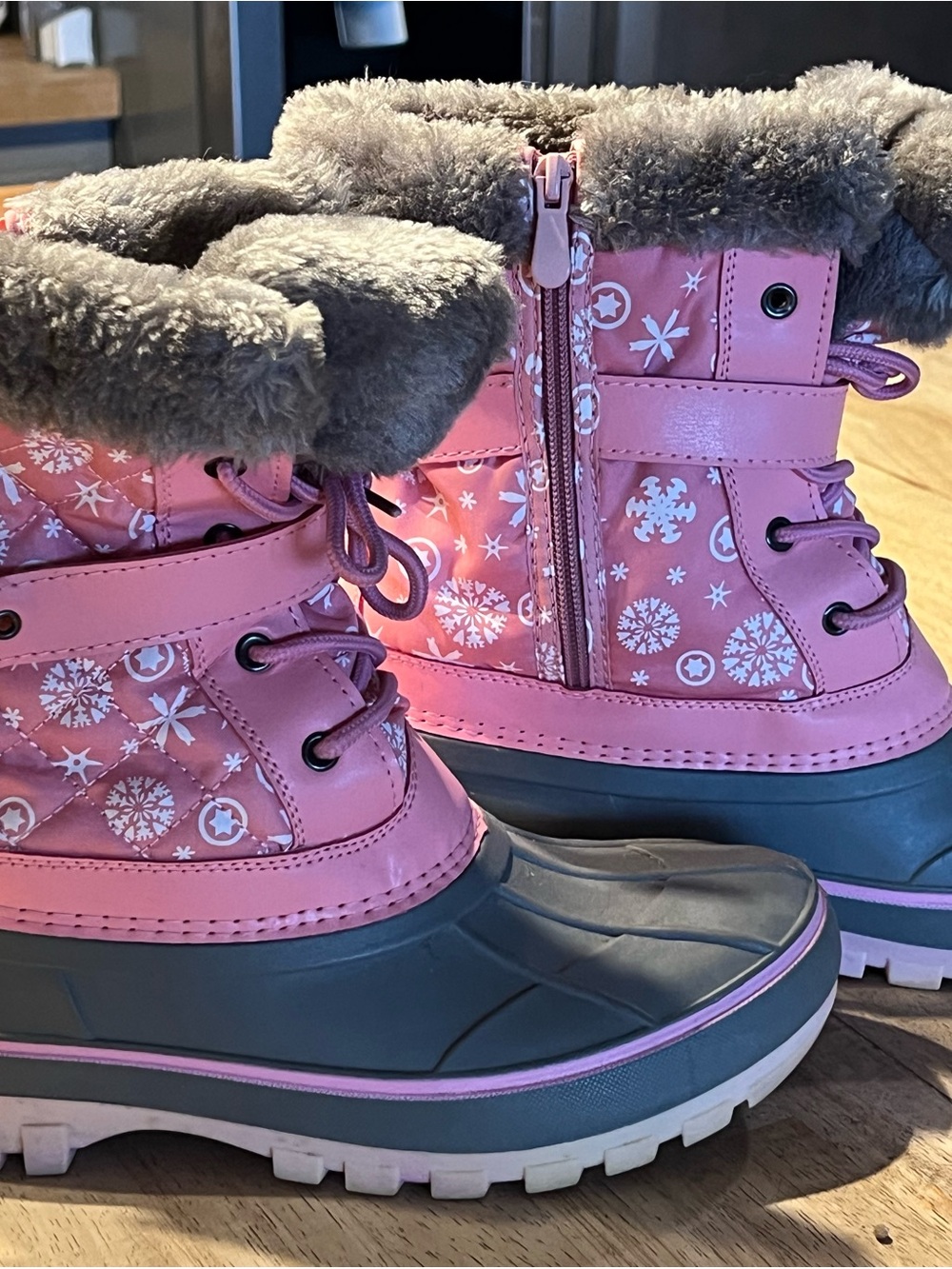 Women’s snow boots